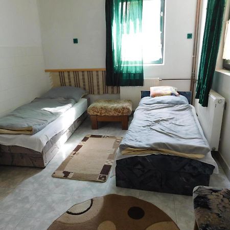 فندق Kishutaفي  Huta Vendeghaz المظهر الخارجي الصورة